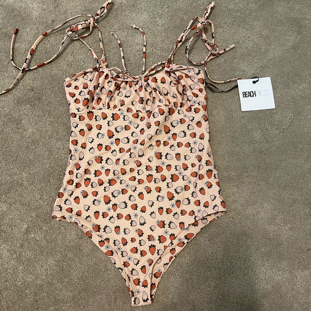 BR One Piece Sz S - moving must go !!